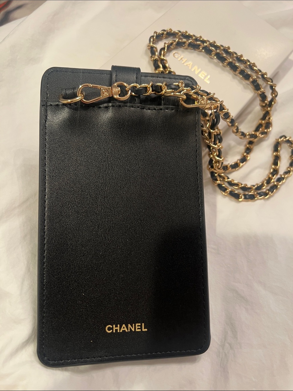 CHANEL Black Coco Crush Quilted Leather Phone Case with Gold Chain - Picture 5 of 5